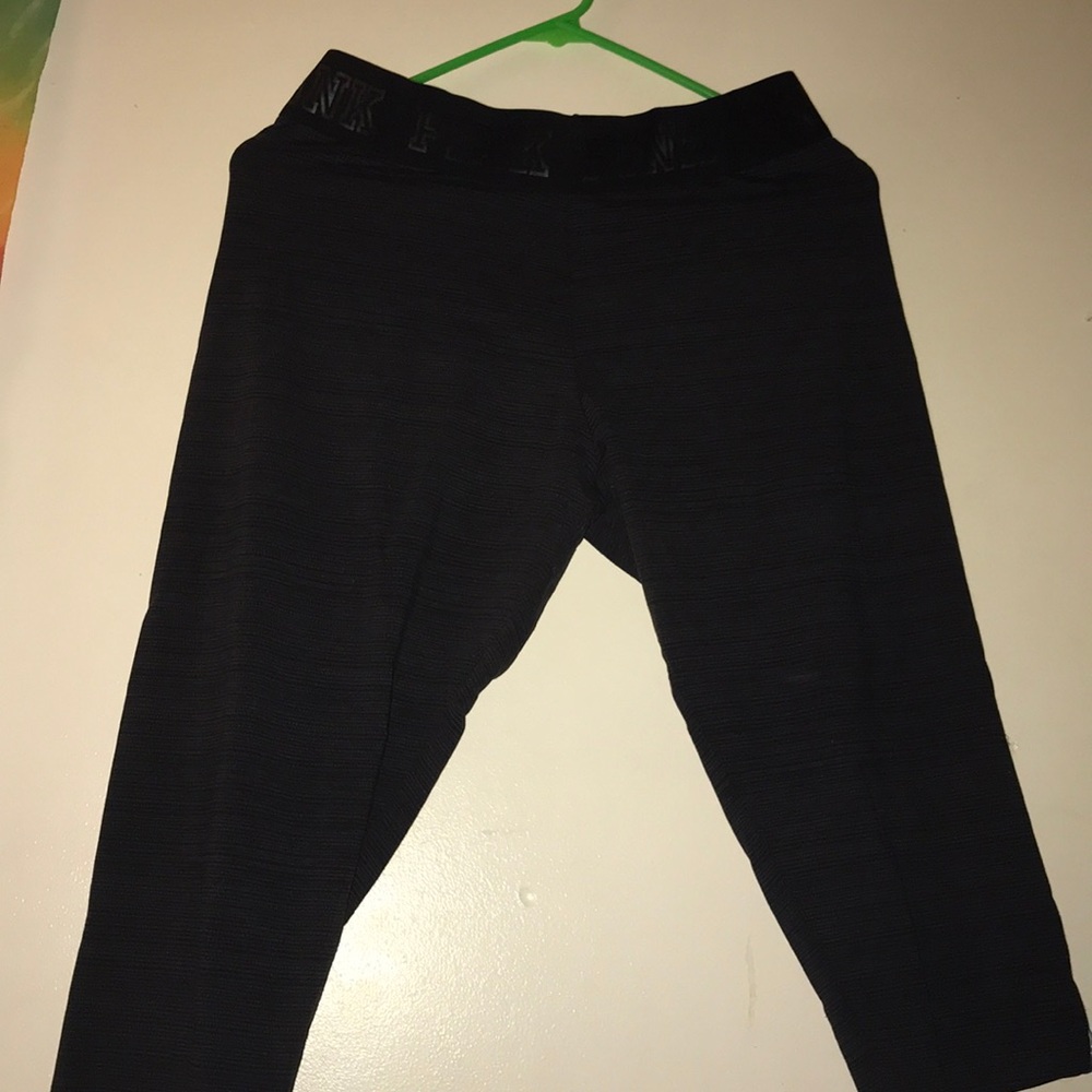 VS Pink Capri leggings